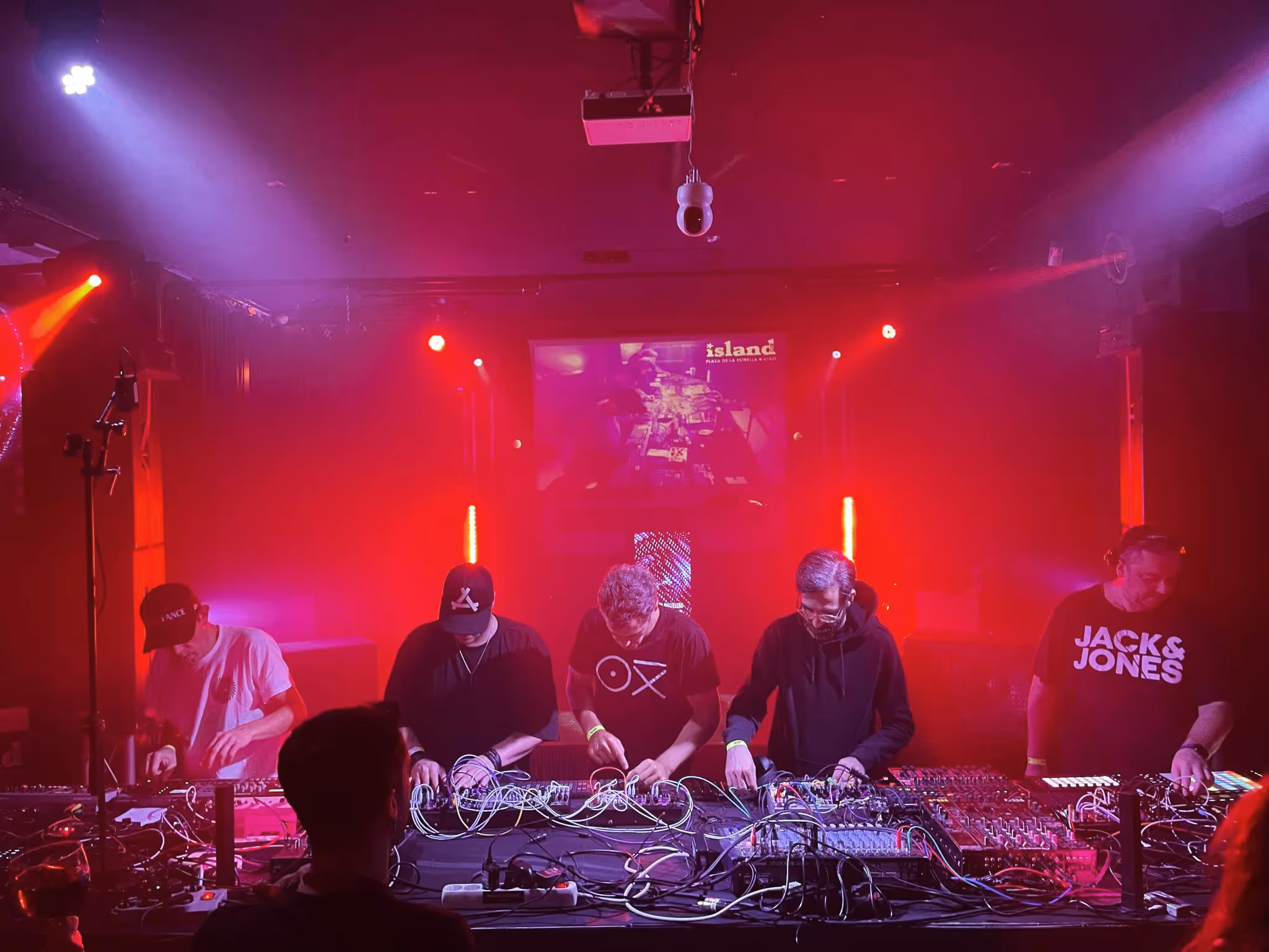 Stepping out of the studio and owning the stage: we break down how presence — raw, real, and relentless — can redefine your live game with OXI.