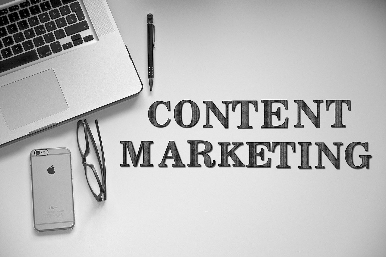 Strategia content marketingowa krok po kroku: kompletny przewodnik dla początkujących