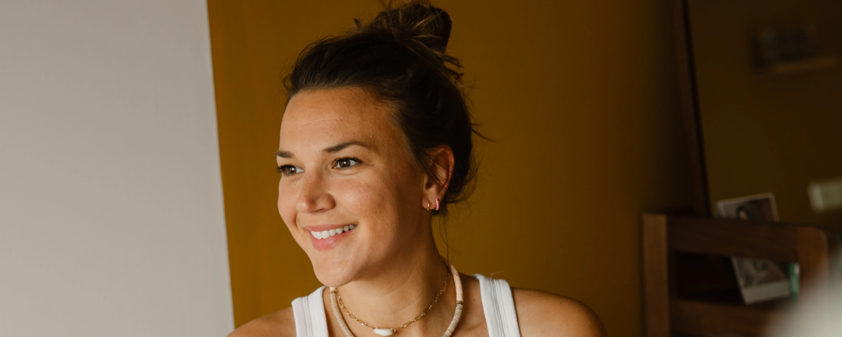 Jeanne Lozay est une amoureuse de l’Amour, du beau et de l’âme des choses qui l’entourent. À la fois photographe et co-fondatrice de Hot Sauce, elle nous partage ses coups de coeur.