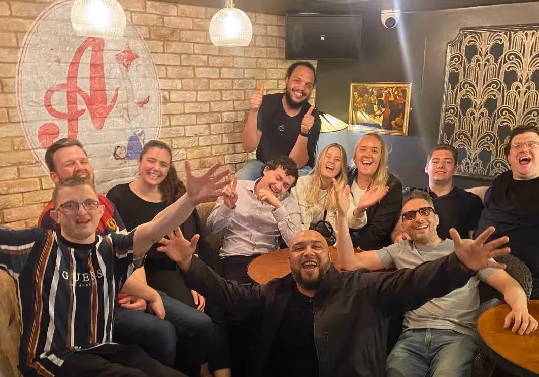 A group of people in a bar.