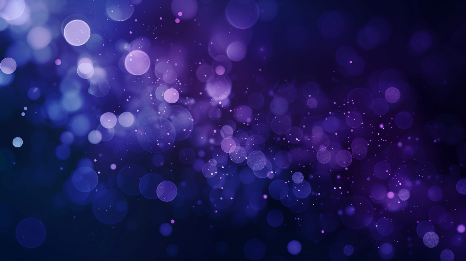 Fond abstrait bleu nuit et violet avec effets bokeh doux et lumière diffuse évoquant une atmosphère calme et subtile