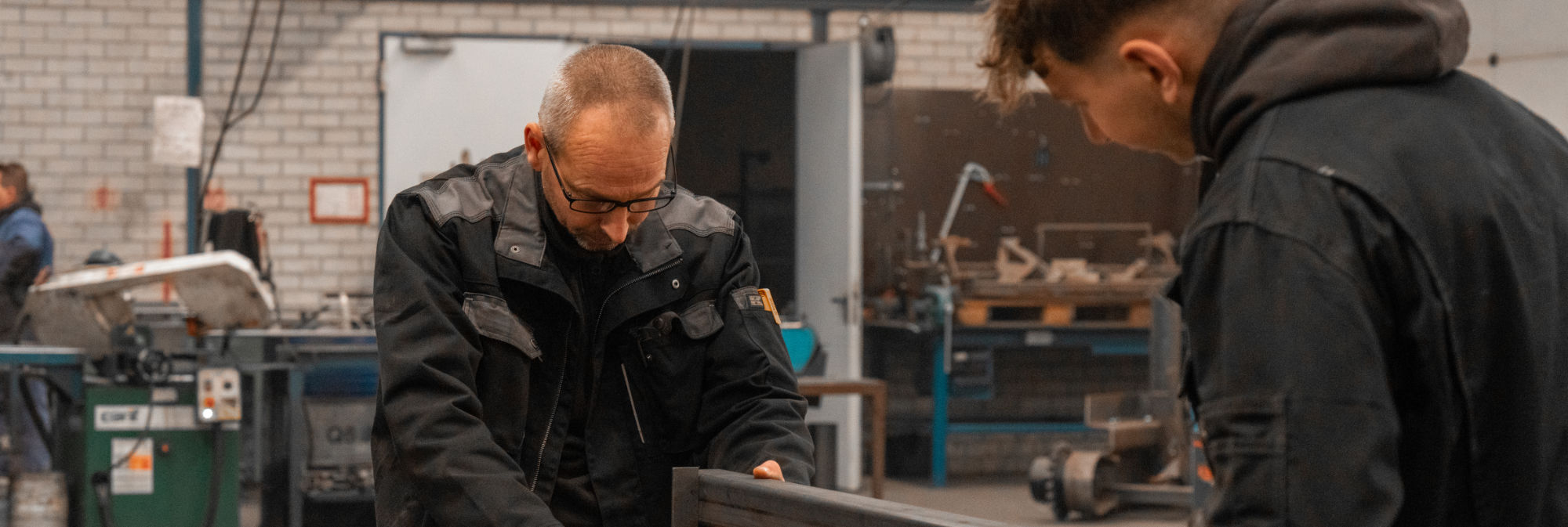 Mederwerkers van Heecon aan het werk