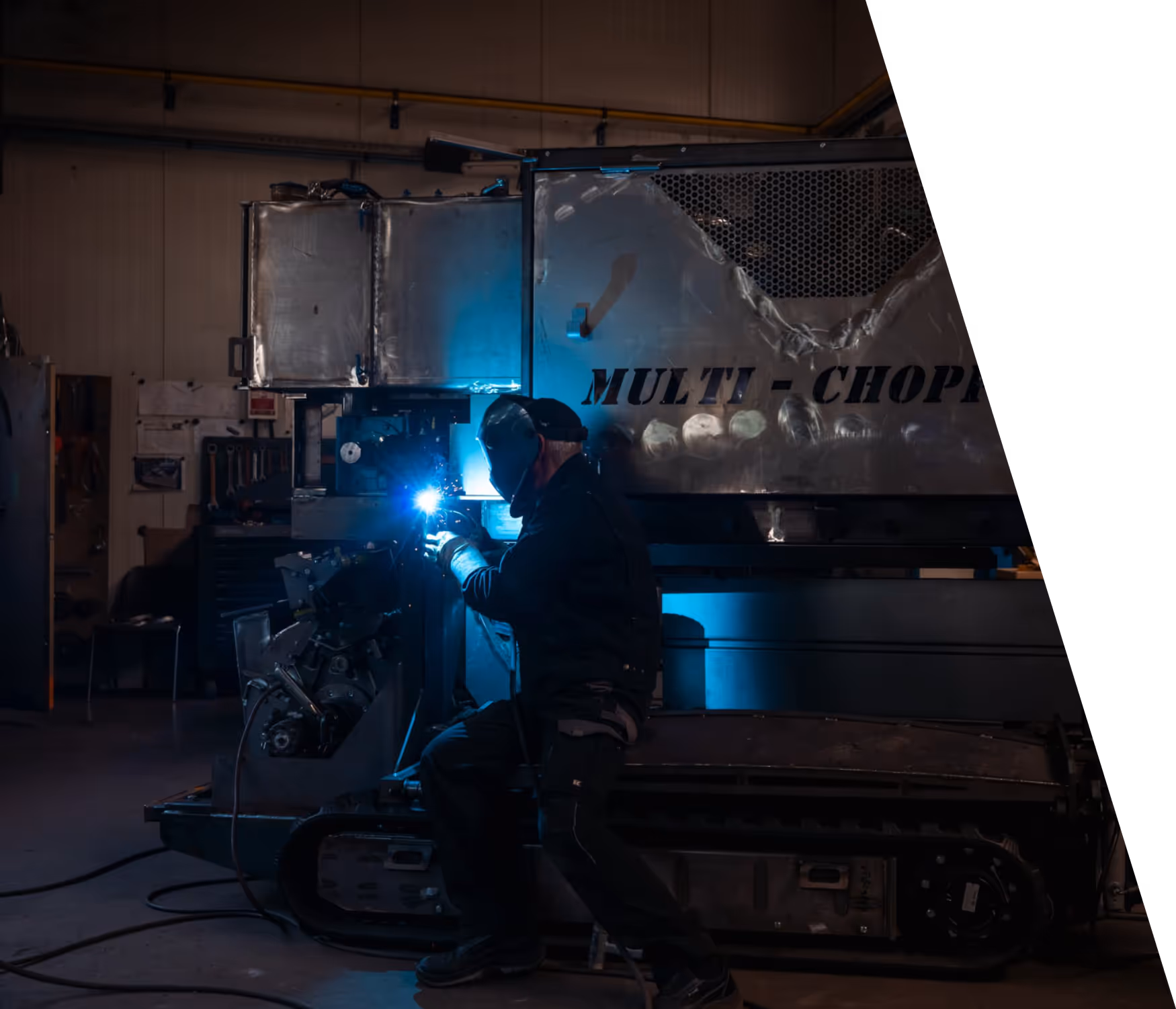 Een medewerker van Heecon die aan het lassen is