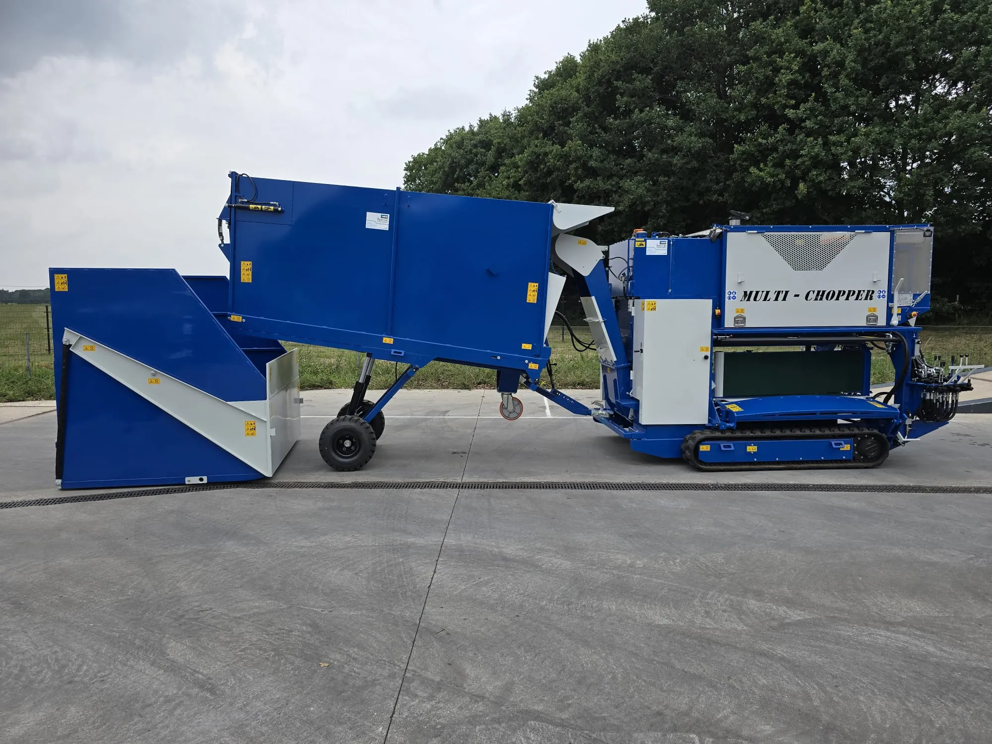 Heecon Multi Chopper staat buiten tentoongesteld