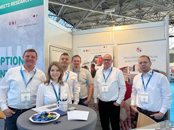 Messe-Crew des Fachgebiets Kunststofftechnik am Gemeinschaftsstand der Silicone Expo Europe 2025
