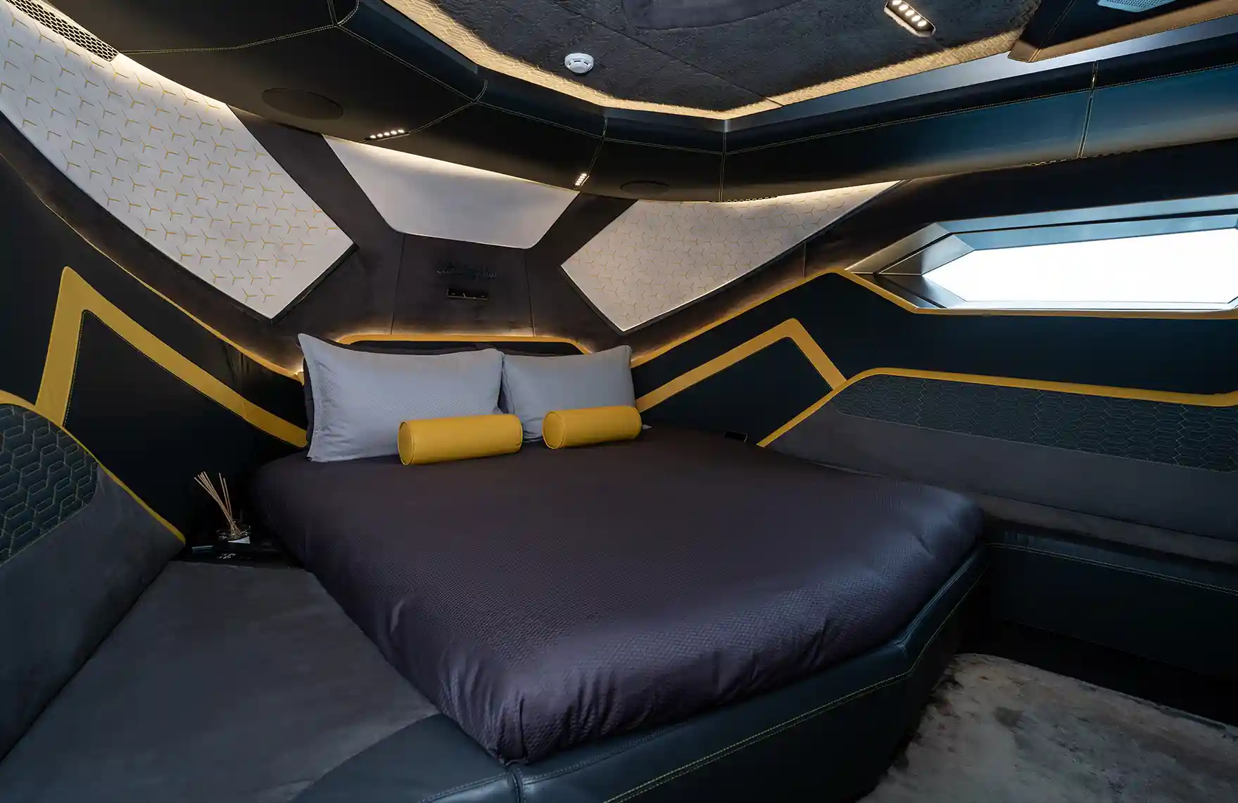 Intérieur yacht de luxe Biancino 3