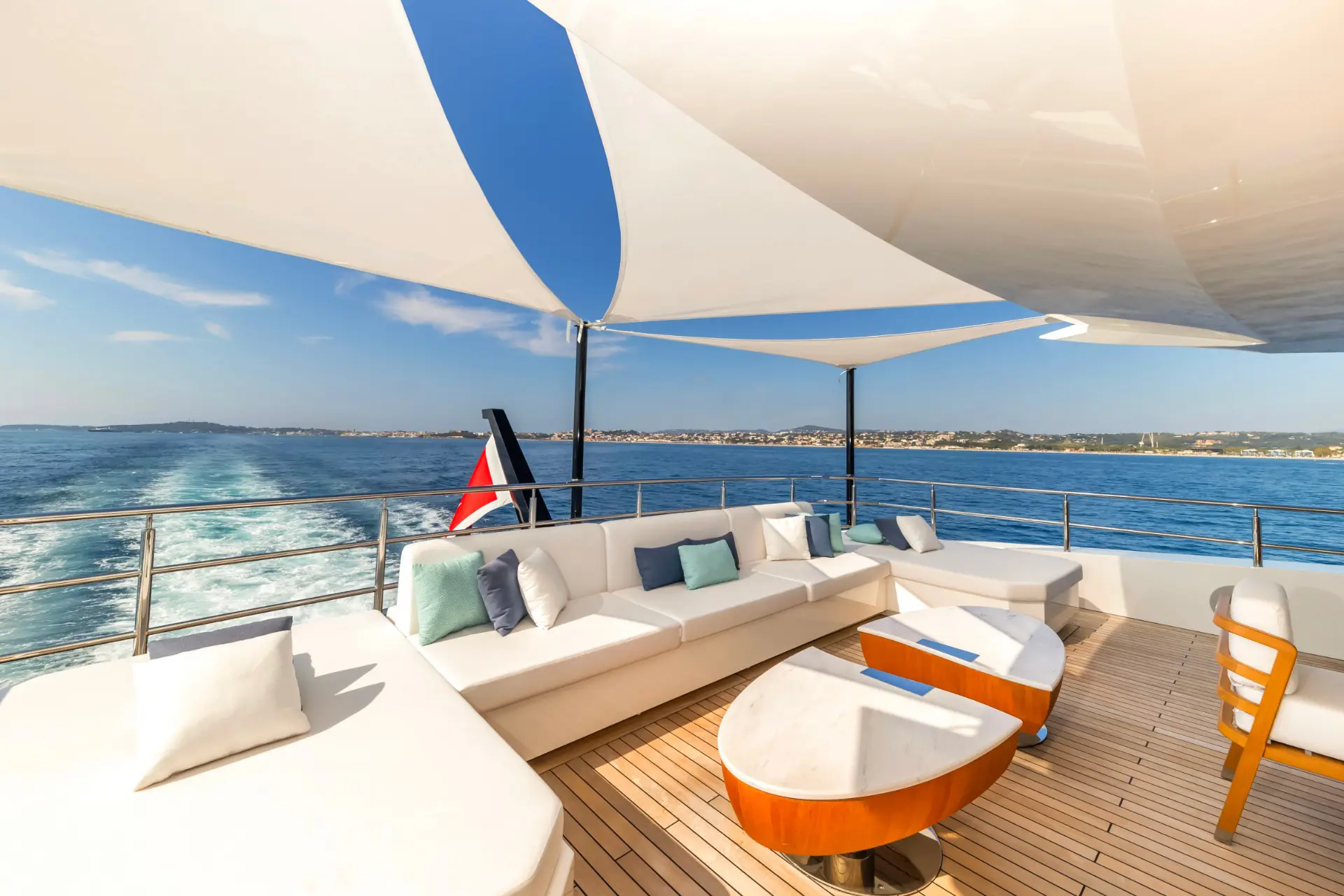 Yacht Eternal Spark vue extérieur
