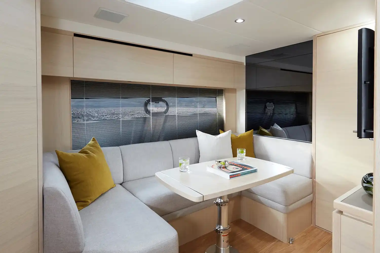 Yacht Princess V40 HESTIA