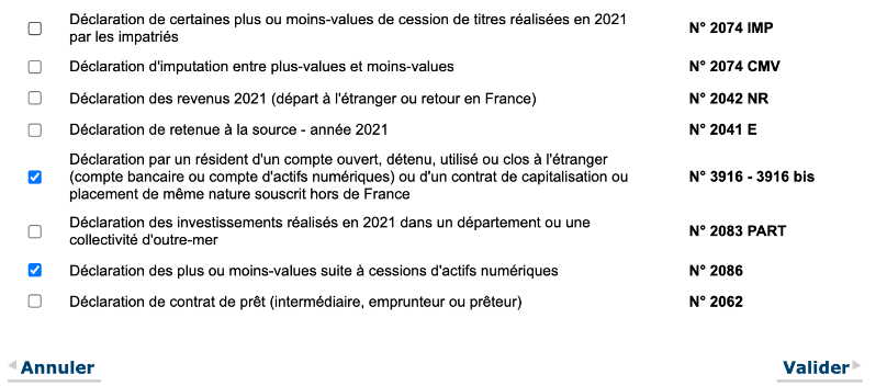 Screenshot of the French online tax interface selecting Form 3916 for foreign accounts and Form 2086 for digital asset capital gains.