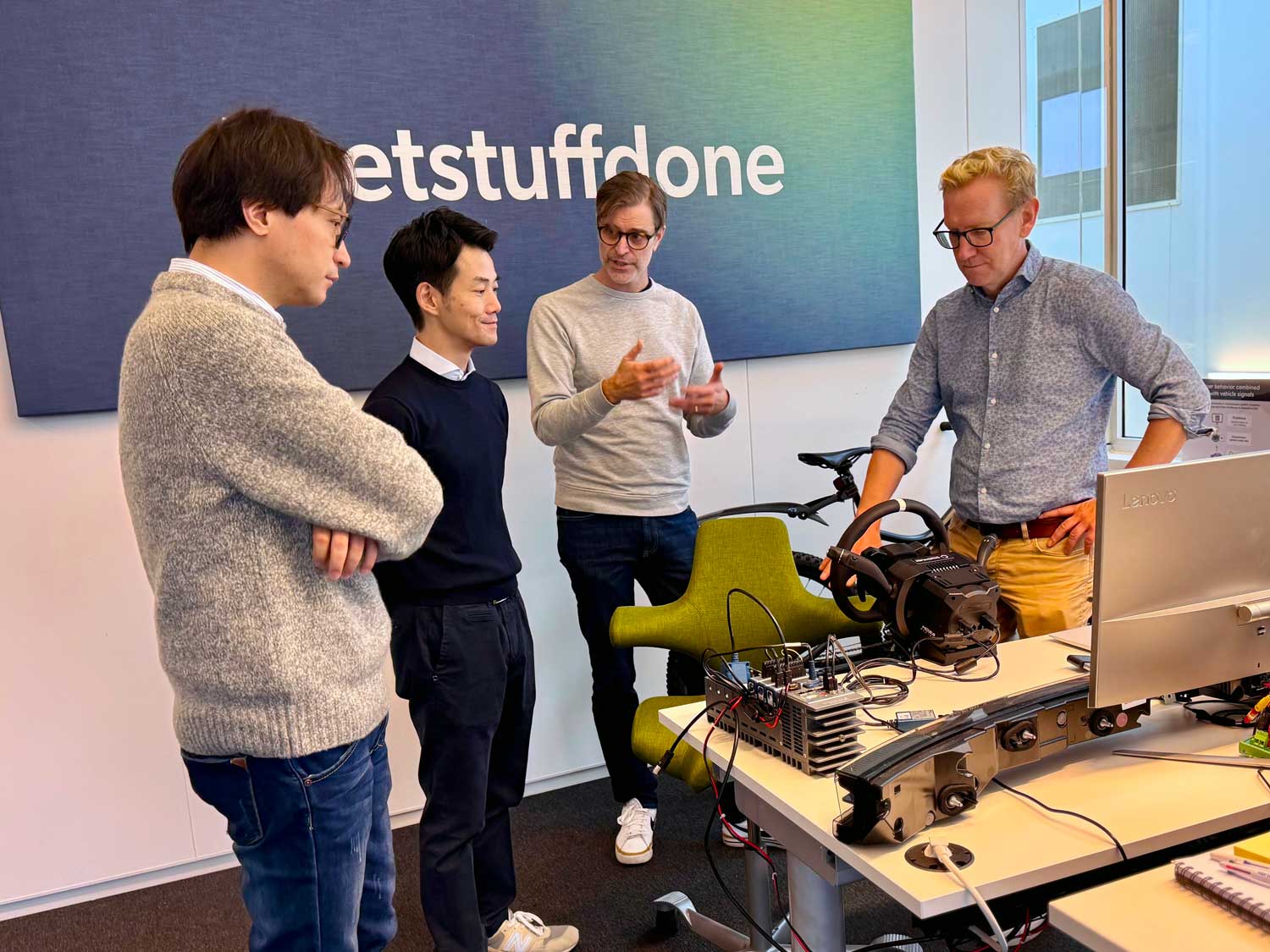 Demo RemotiveLabs hybrid HIL rig for SDV development to team Macnica