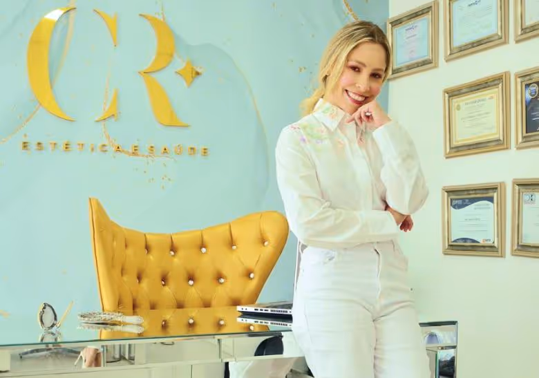 Dra. Caroline Rigoleto, especialista em procedimentos não cirúrgicos para rejuvenescimento da face.