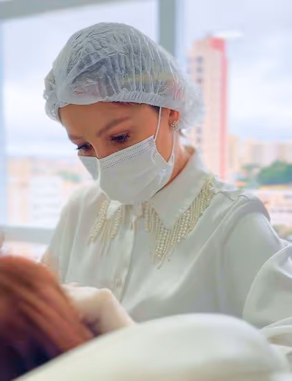 Dra. Caroline Rigoleto, especialista em procedimentos não cirúrgicos para rejuvenescimento da face.