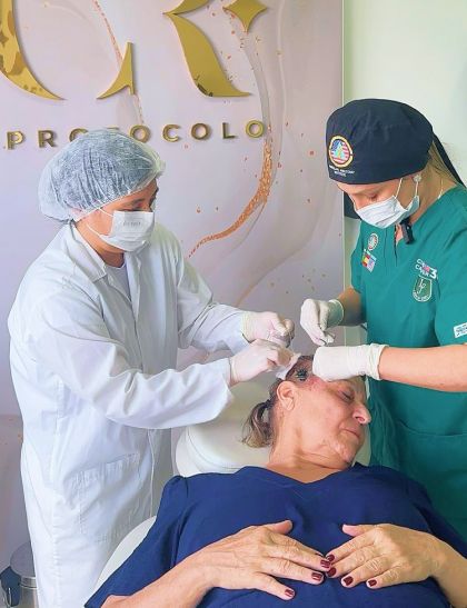 Dra. Caroline Rigoleto, especialista em procedimentos não cirúrgicos para rejuvenescimento da face.