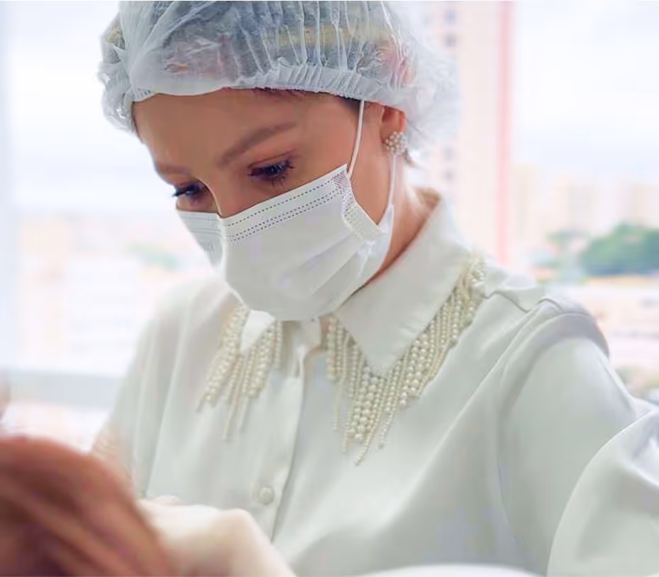 Dra. Caroline Rigoleto, especialista em procedimentos não cirúrgicos para rejuvenescimento da face.