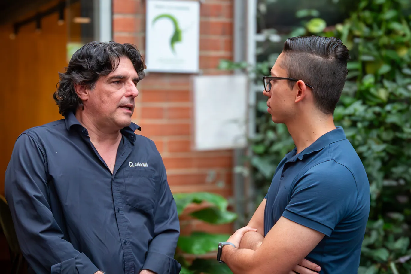 Oscar Ramos speaking with user