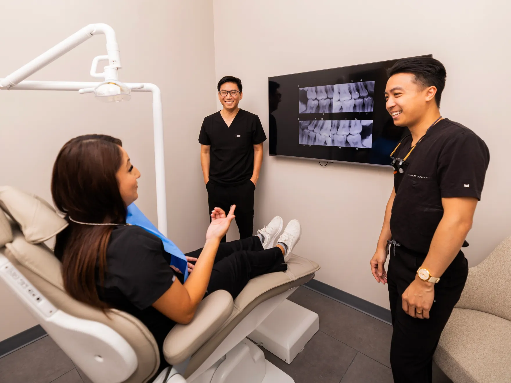 Dr. Huynh and Dr. Bui talking to patient