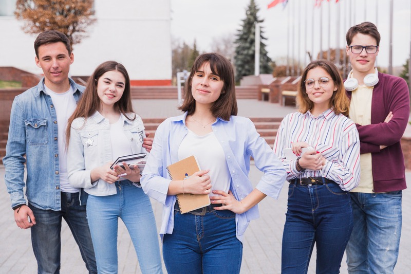 студенты