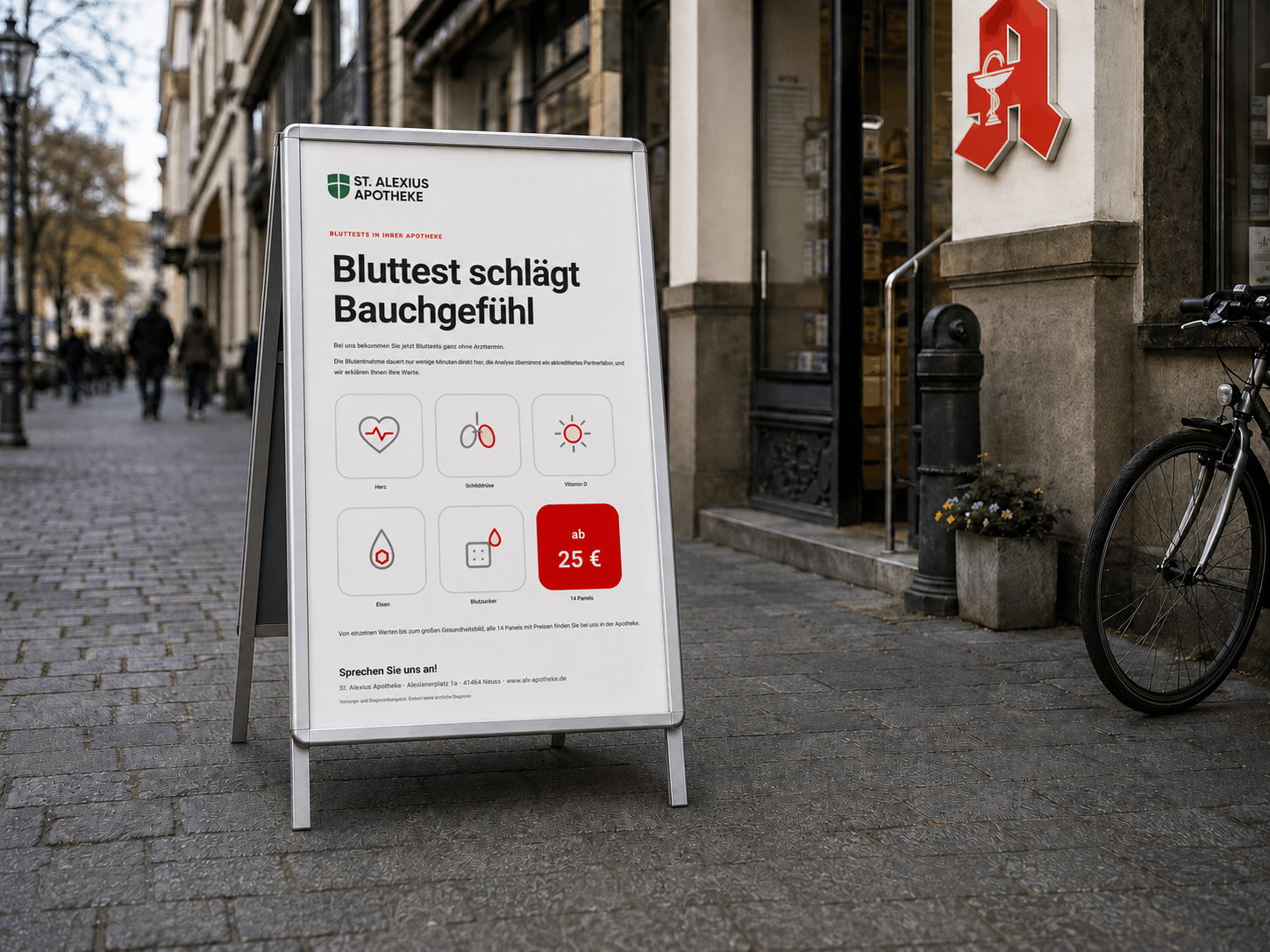 Kundenstopper der St. Alexius Apotheke vor dem Eingang