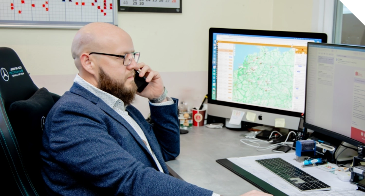 Mitarbeiter in der Disposition bei Elbar-Trans