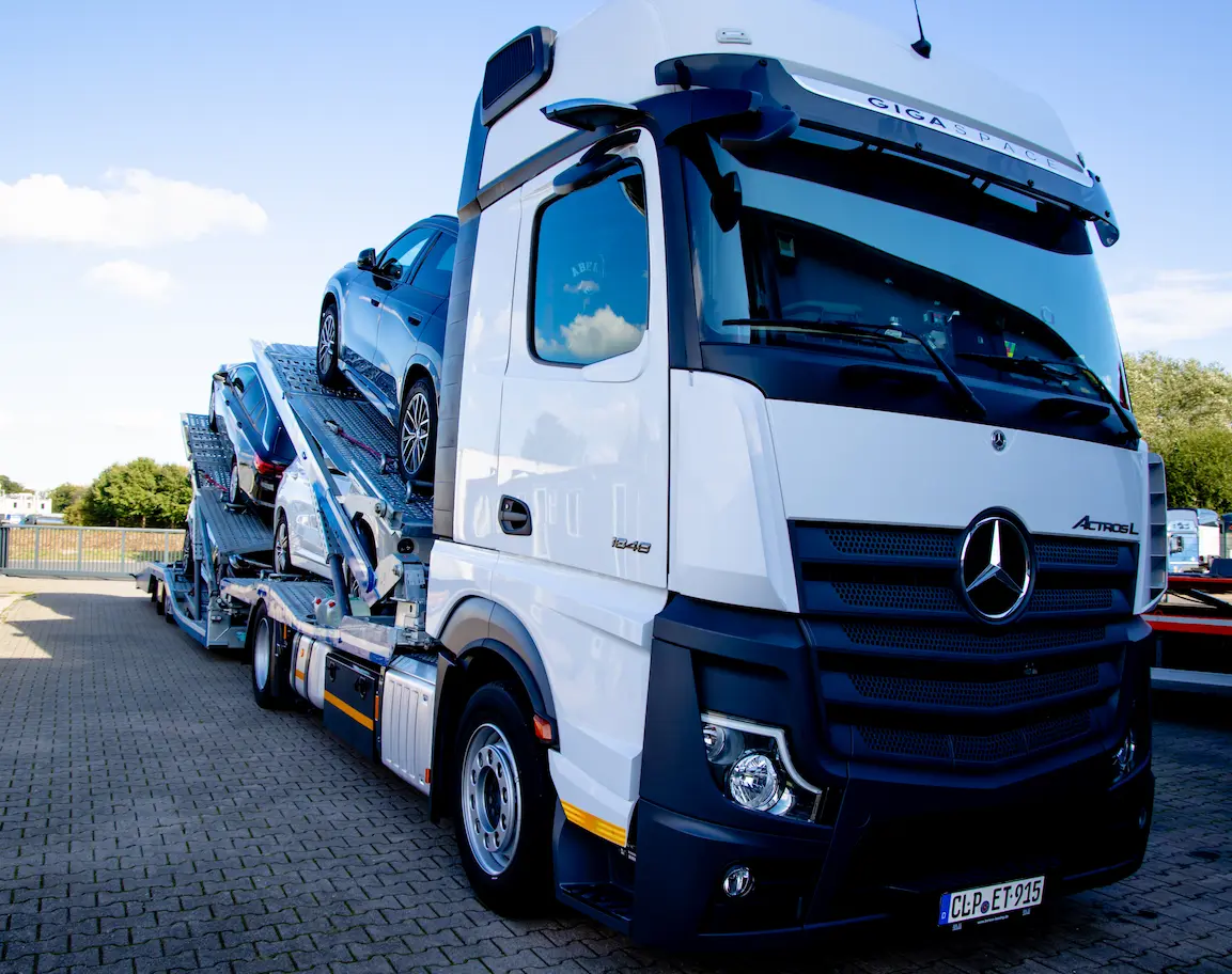 Autotransporter LKW mit Ladefaktor 5 für Fahrzeugtransporte
