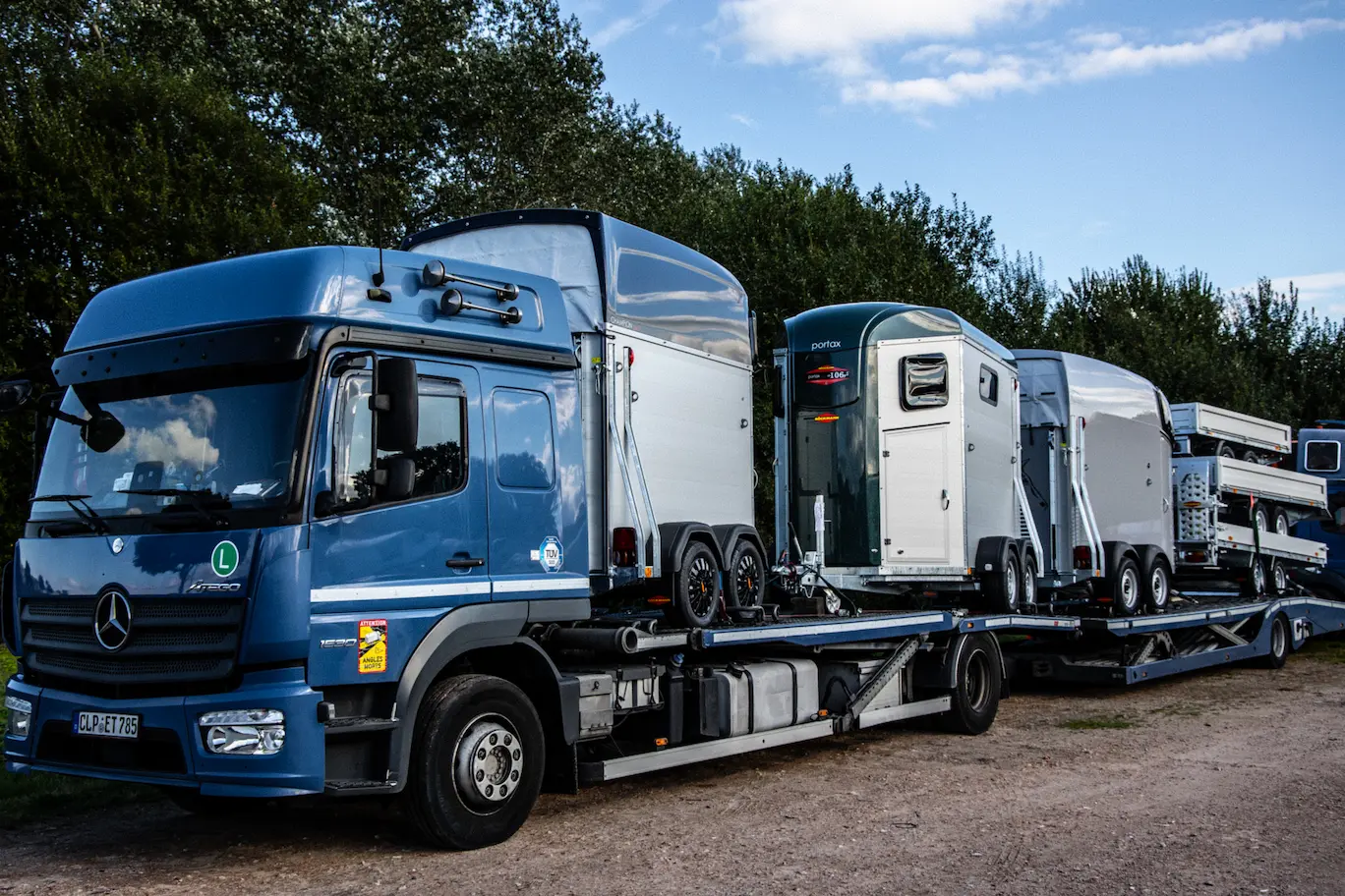 Autotransporter LKW mit Ladefaktor 4 von Elbar-Trans