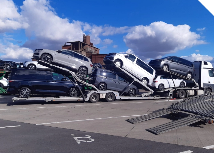 Autotransporter LKW mit Ladefaktor 6 von Elbar-Trans