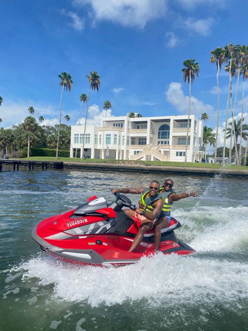 Guests relaxing and enjoying the beautiful Clearwater Beach