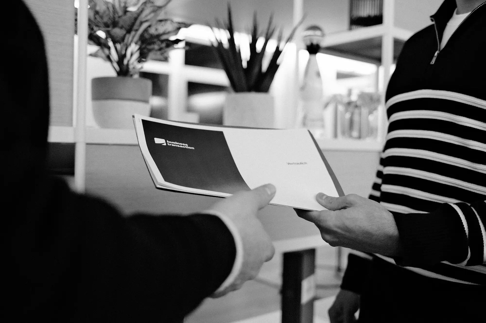 Mitarbeitende bei der Unternehmensnachfolge: So gelingt der Übergang.