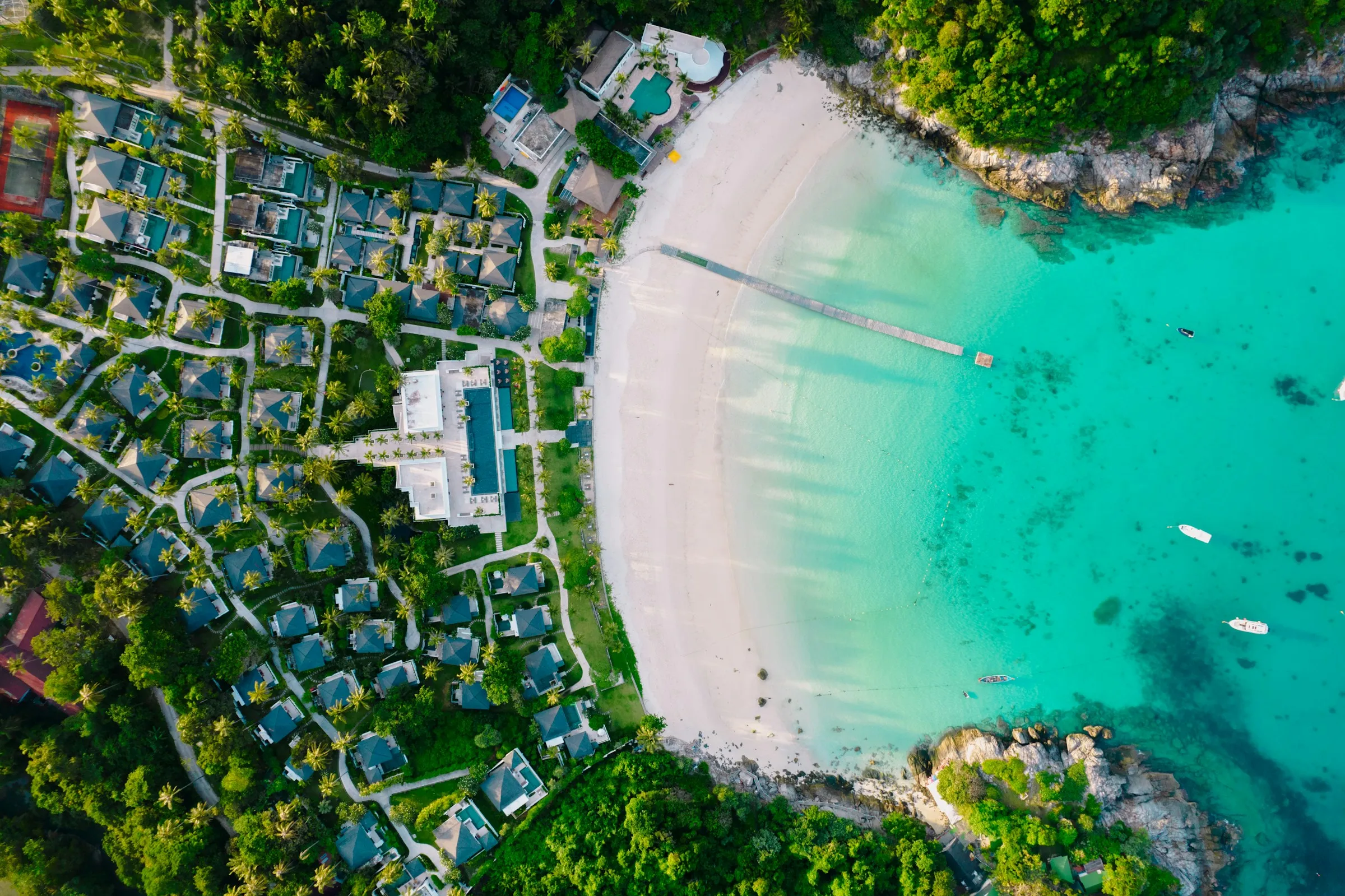 A bird's eye view of a resort on the beach.