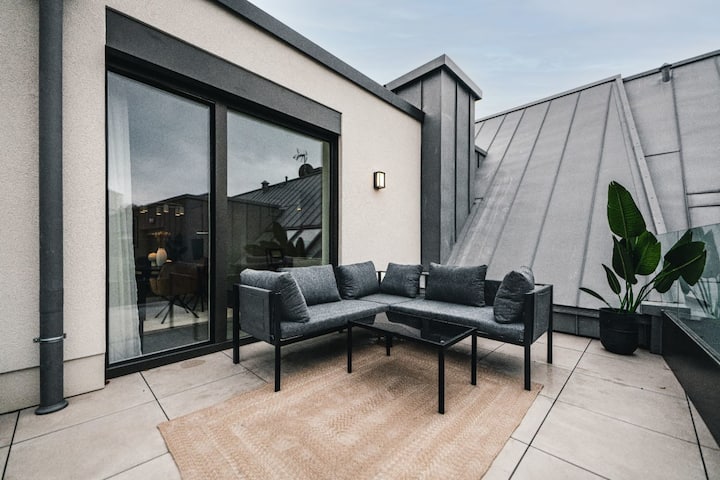 Varanda com deck e vista urbana, penthouse T2