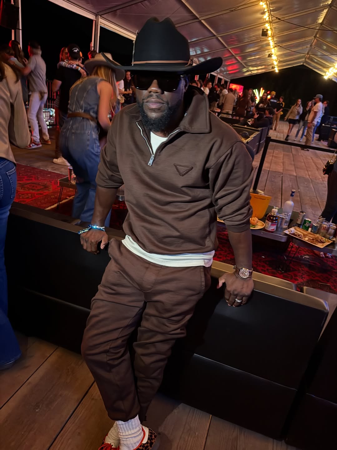 Kevin Hart con un gran sombrero
