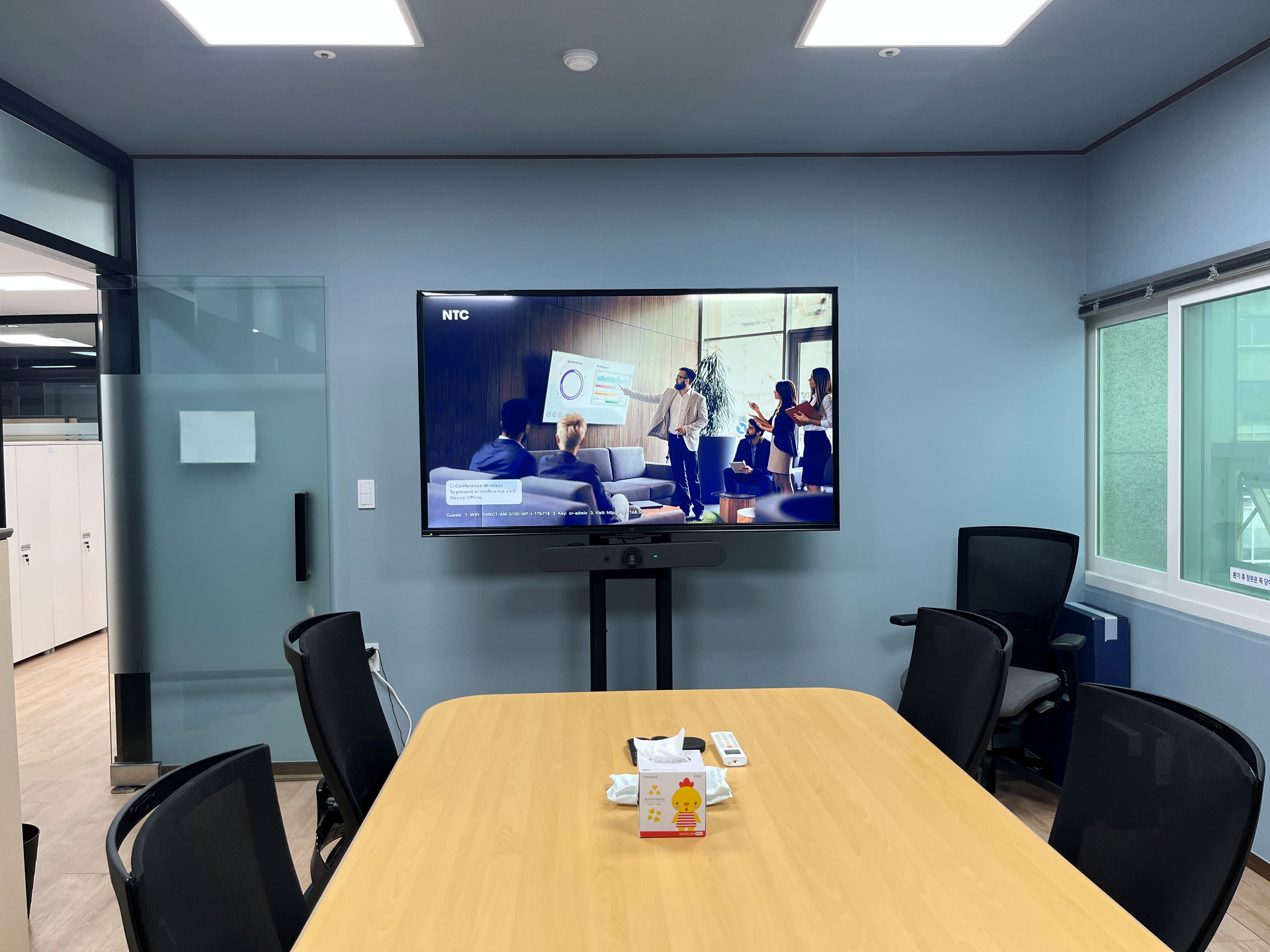 NTC · AirMedia와 Rally Bar Mini를 연동한 무선 BYOD 회의실