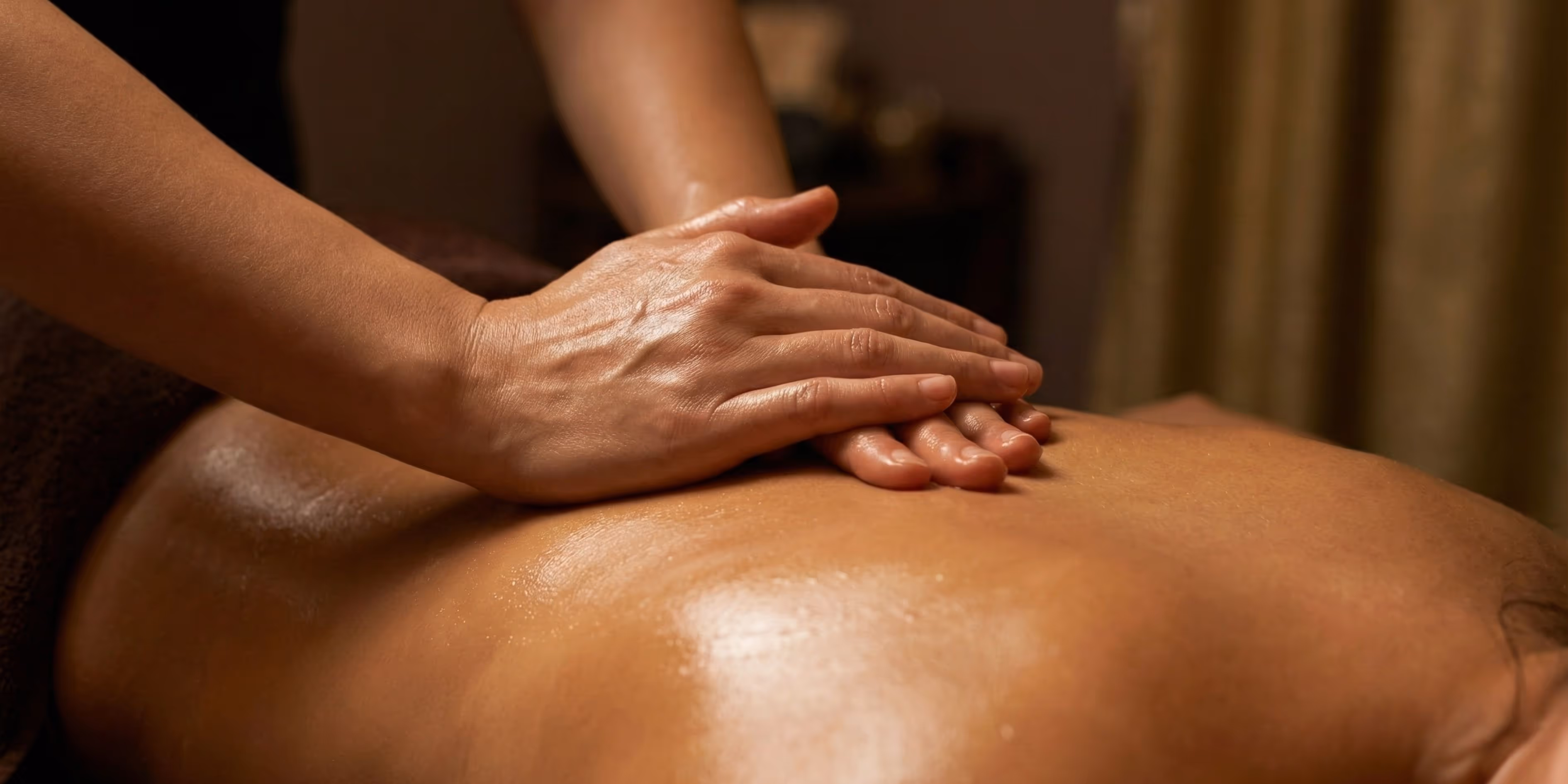 Achieving healthy skin for all skin types, thanks to the benefits of massage oil.