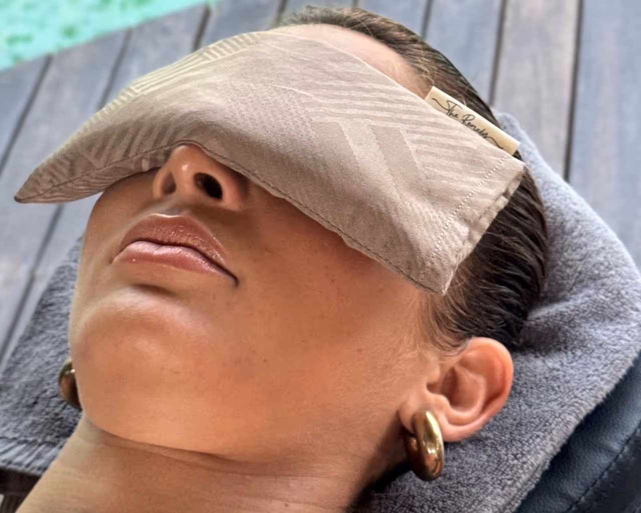 Filled with organic Balinese rice, our eye pillow relieves eye strain and enhances relaxation. By sourcing locally, we also support sustainable farming and Balinese artisans, giving back to the community with every treatment.