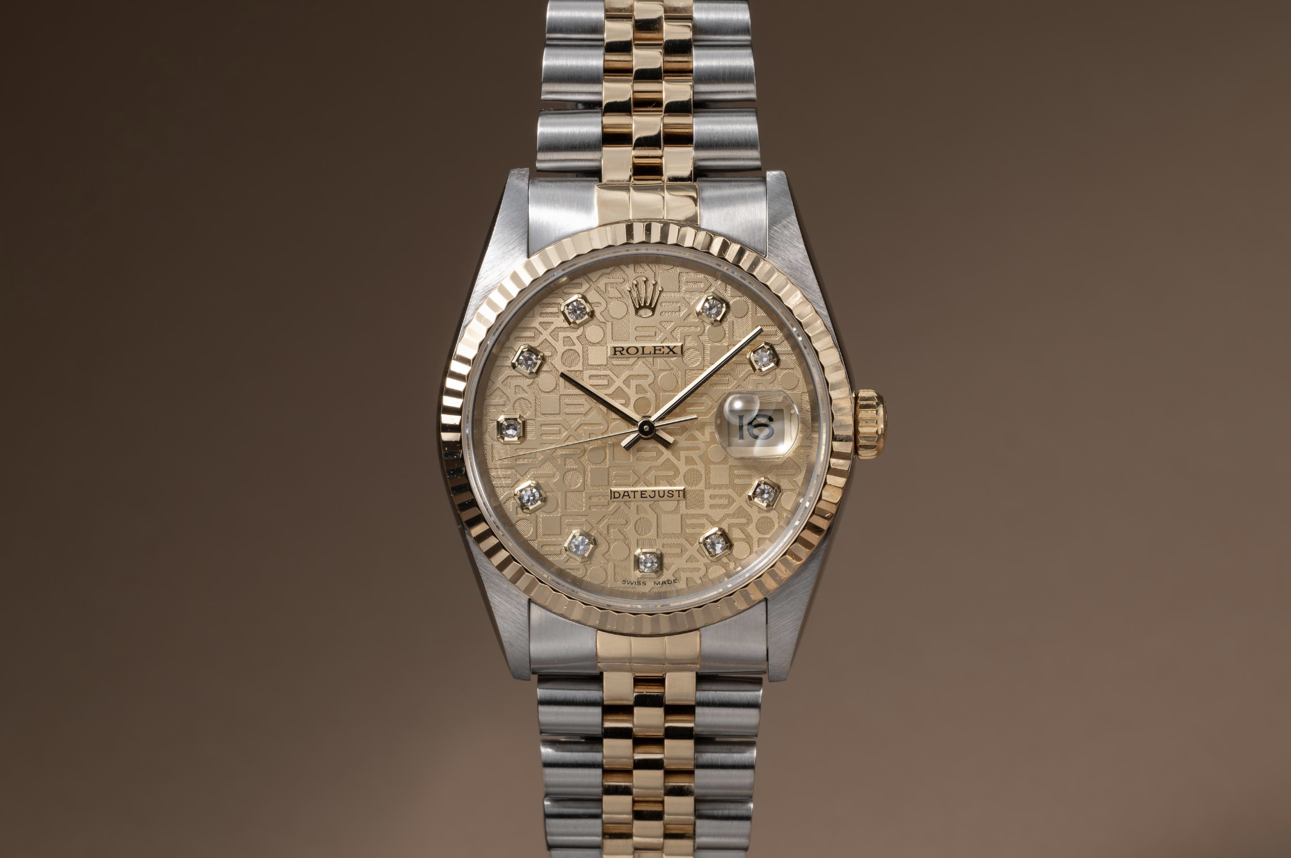 Gold vs Stainless Steel Watches: Which Should You Buy?