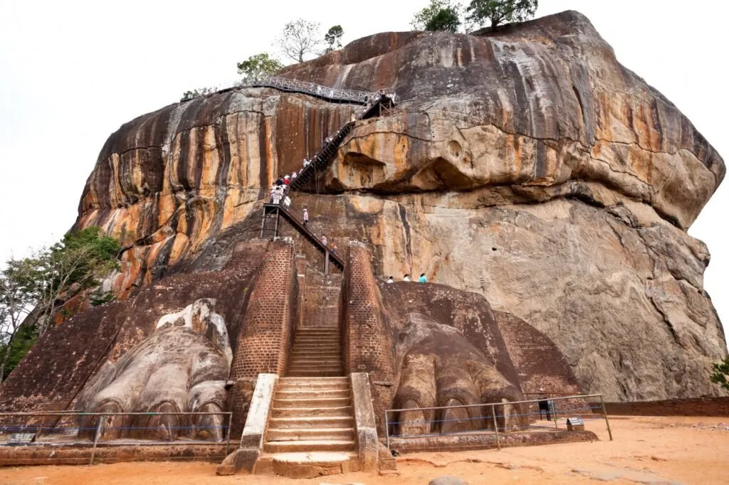 Climbing Sigiriya Rock VS Pidurangala Rock, Sri Lanka: localhi