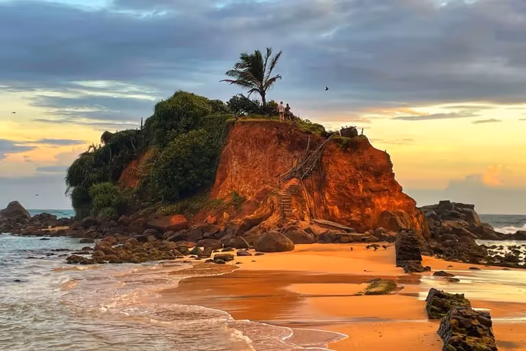 Parrot Rock, Mirissa, Sri Lanka: localhi