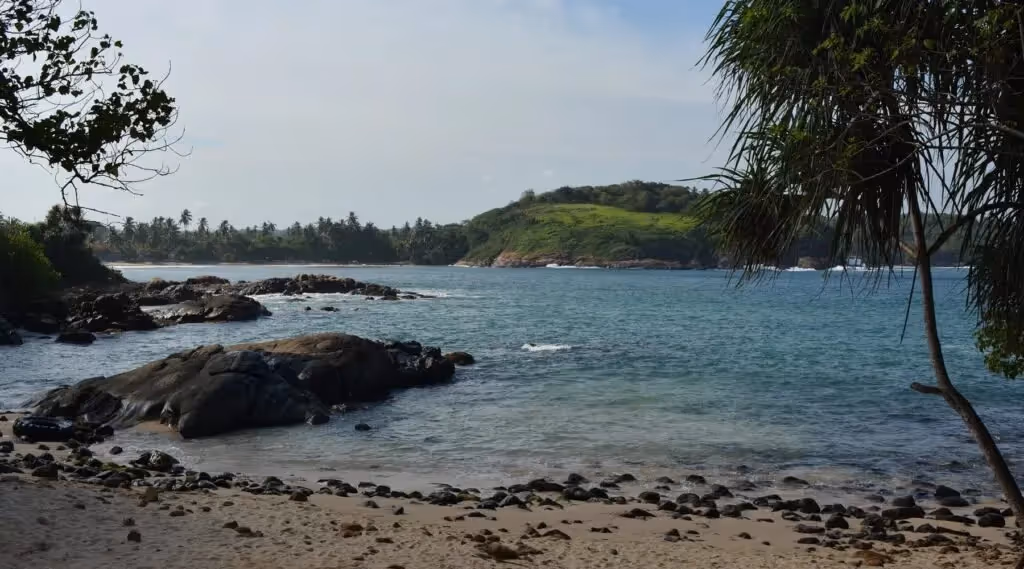 Hummanaya Blowhole, Sri Lanka: localhi