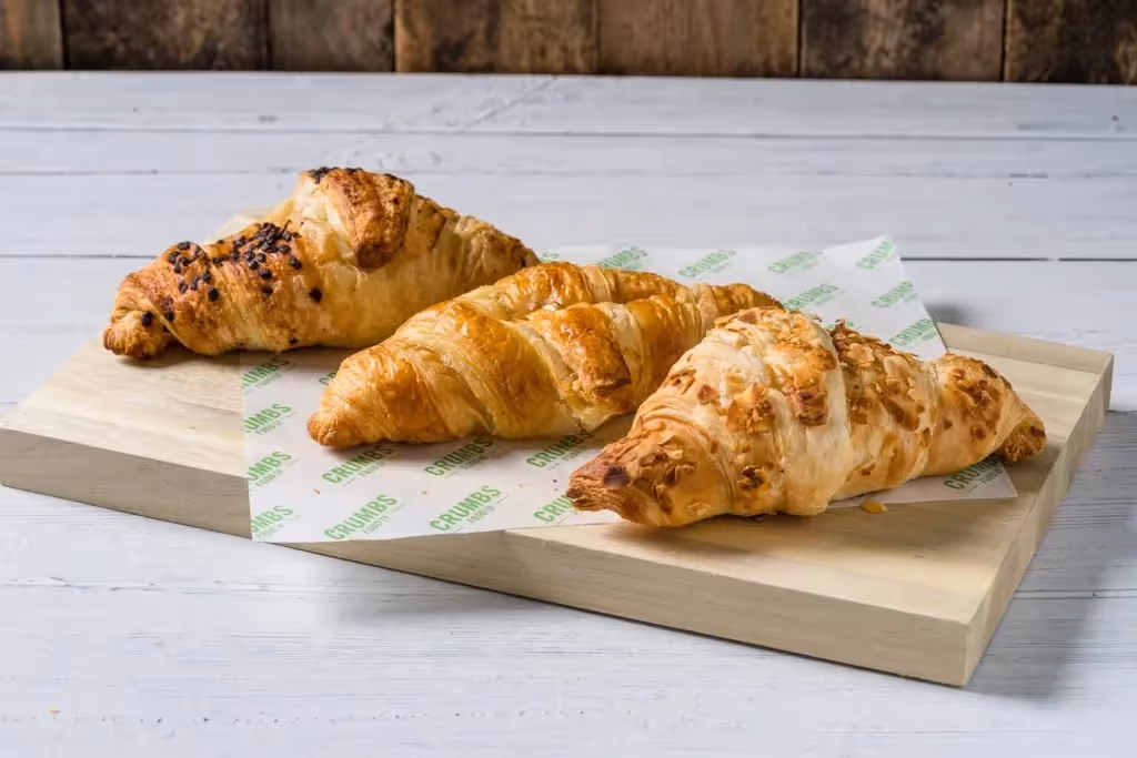 Freshly baked croissants, strong Ceylon tea, Breakfast in Sri Lanka: localhi