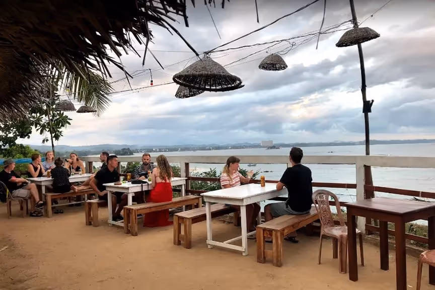 Tiki Cliff Top Restaurant, Weligama, Sri Lanka: locahi