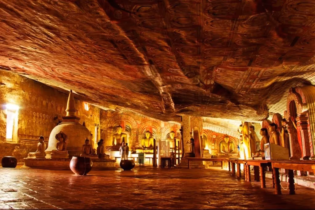 The Secret Cave Temple, Ahangama, Sri Lanka: localhi