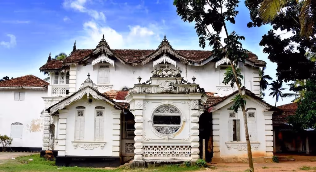 Dambagolla Rajamaha Viharaya, Kandy, Sri Lanka: localhi