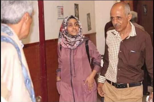 أبرار مع والدها المعتقل عبد الكريم الإرياني