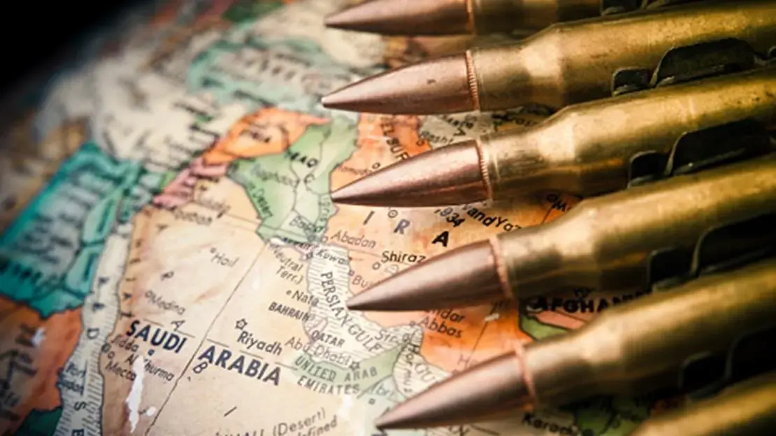 في 2 يونيو 2022 ، قدمت ثلاث منظمات من المجتمع المدني شكوى أمام محكمة العدل في باريس ضد صناع الدفاع الفرنسيين ، وهم ثاليس ، إم بي دي إيه وداسو للطيران ، بتهمة "التواطؤ المحتمل في جرائم الحرب والجرائم المزعومة ضد الإنسانية في اليمن ، والتي قد تكون نتيجة صادراتها من الأسلحة إلى المملكة العربية السعودية والإمارات العربية المتحدة ". من بين المدعين ، منظمتان غير حكوميتين: ECCHR (المركز الأوروبي للحقوق الدستورية وحقوق الإنسان ومقره برلين) و مواطنة لحقوق الإنسان (منظمة يمنية غير حكومية) ، بالإضافة إلى جمعية شيربا الفرنسية..