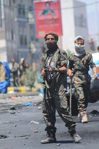 Armed men of Ansarullah (the Houthis) and Special Security Forces kill 8 protesters in Taiz and injure more than 100 others