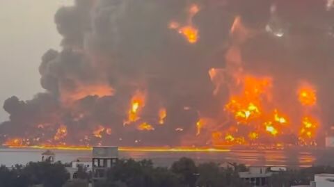 ‏Israeli warplanes launched airstrikes on the ports of  Al-Hudaydah and Al-Salif. 