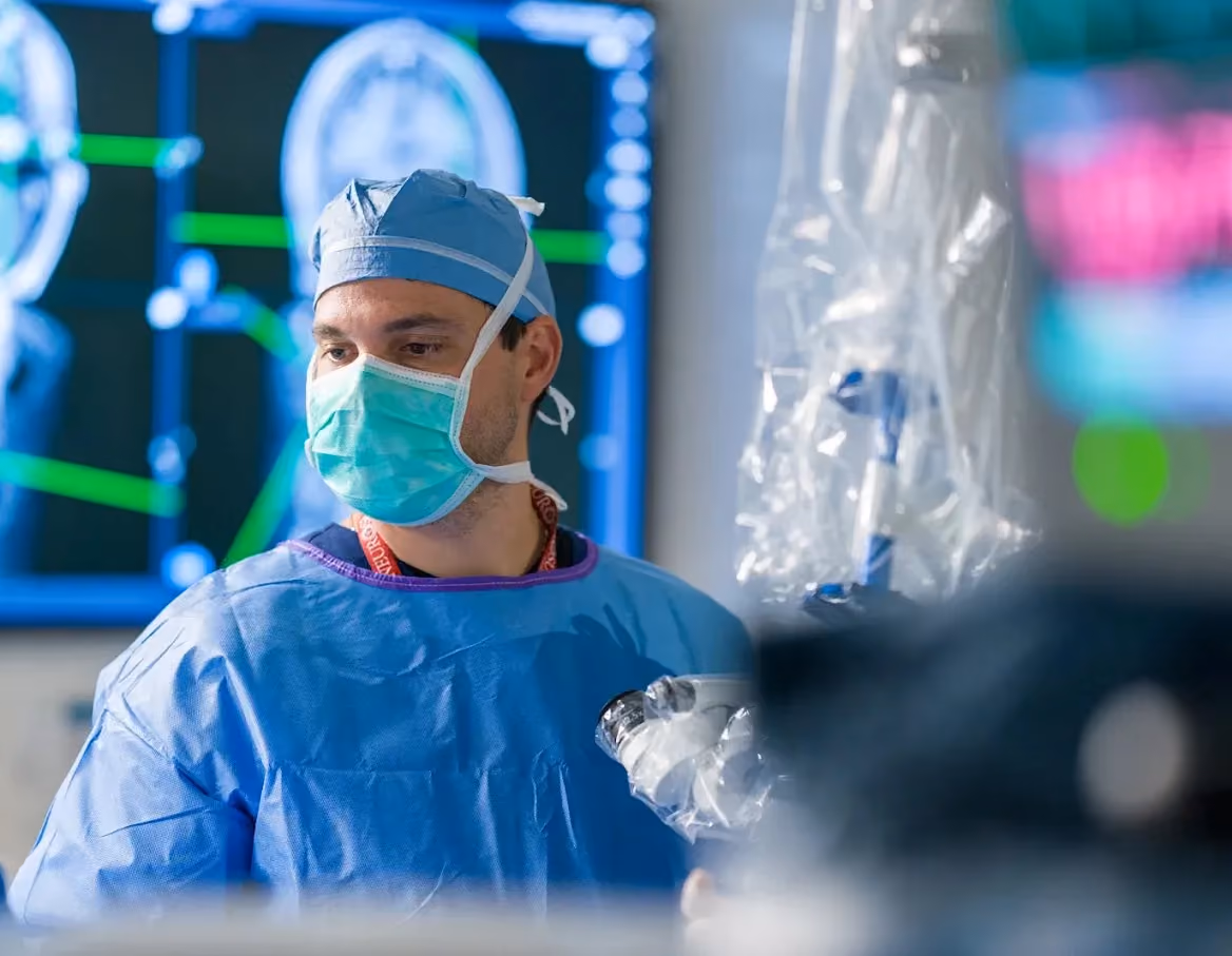 Neurosurgical_care_specialist_providing_treatment_in_Westlake_Village_CA
