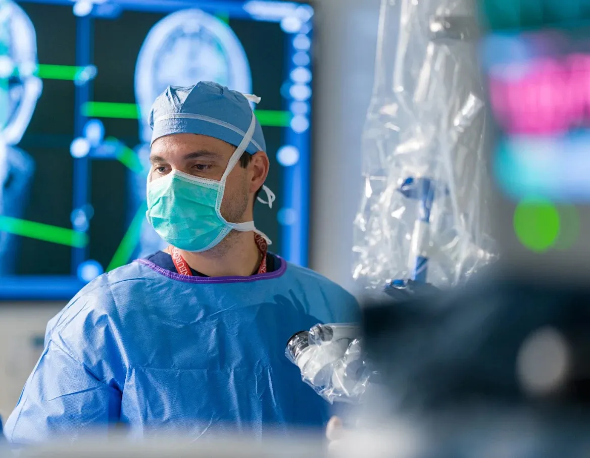 Neurosurgical_care_specialist_providing_treatment_in_Thousand_Oaks_CA