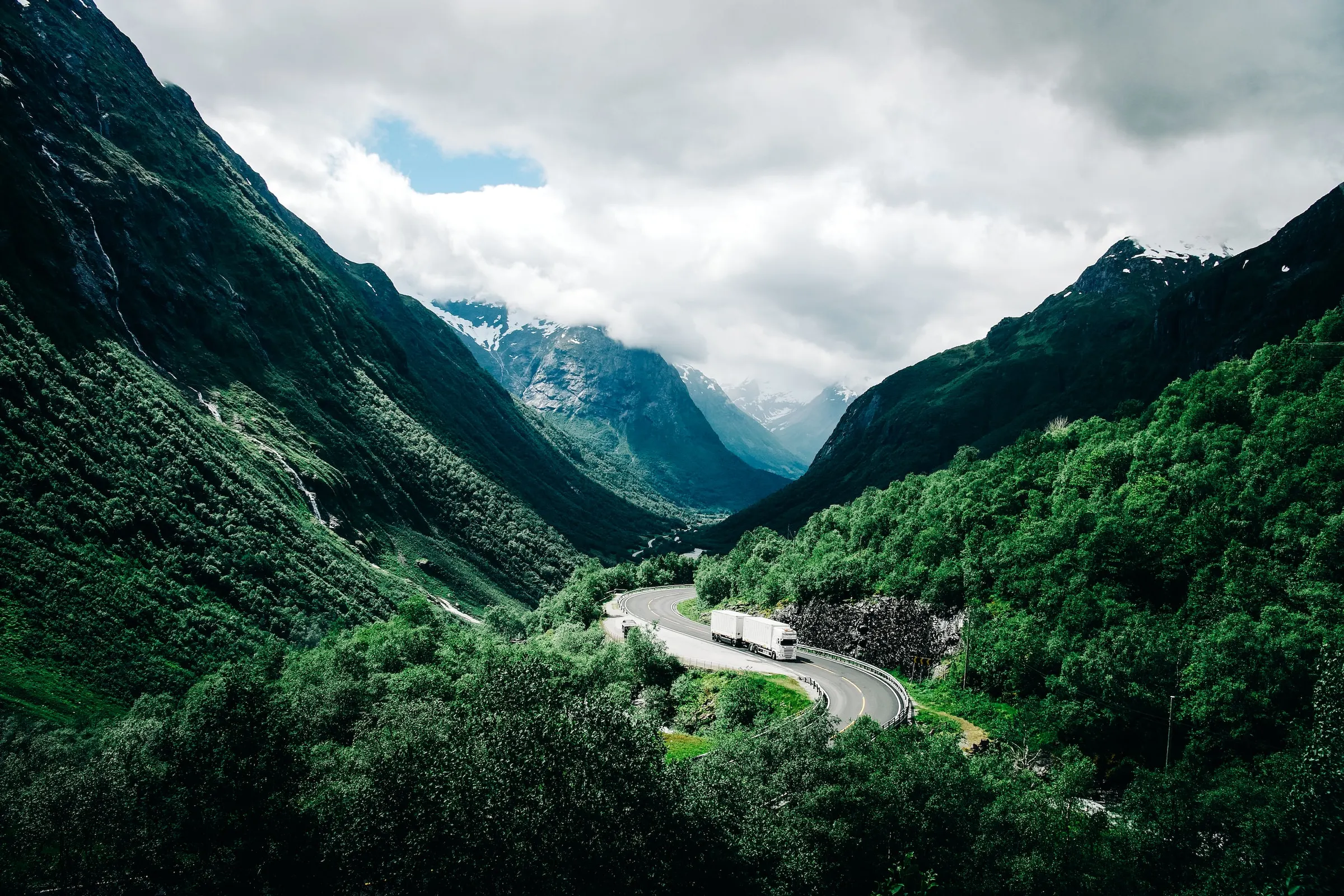 How to calculate supply chain emissions: manual and technological approaches