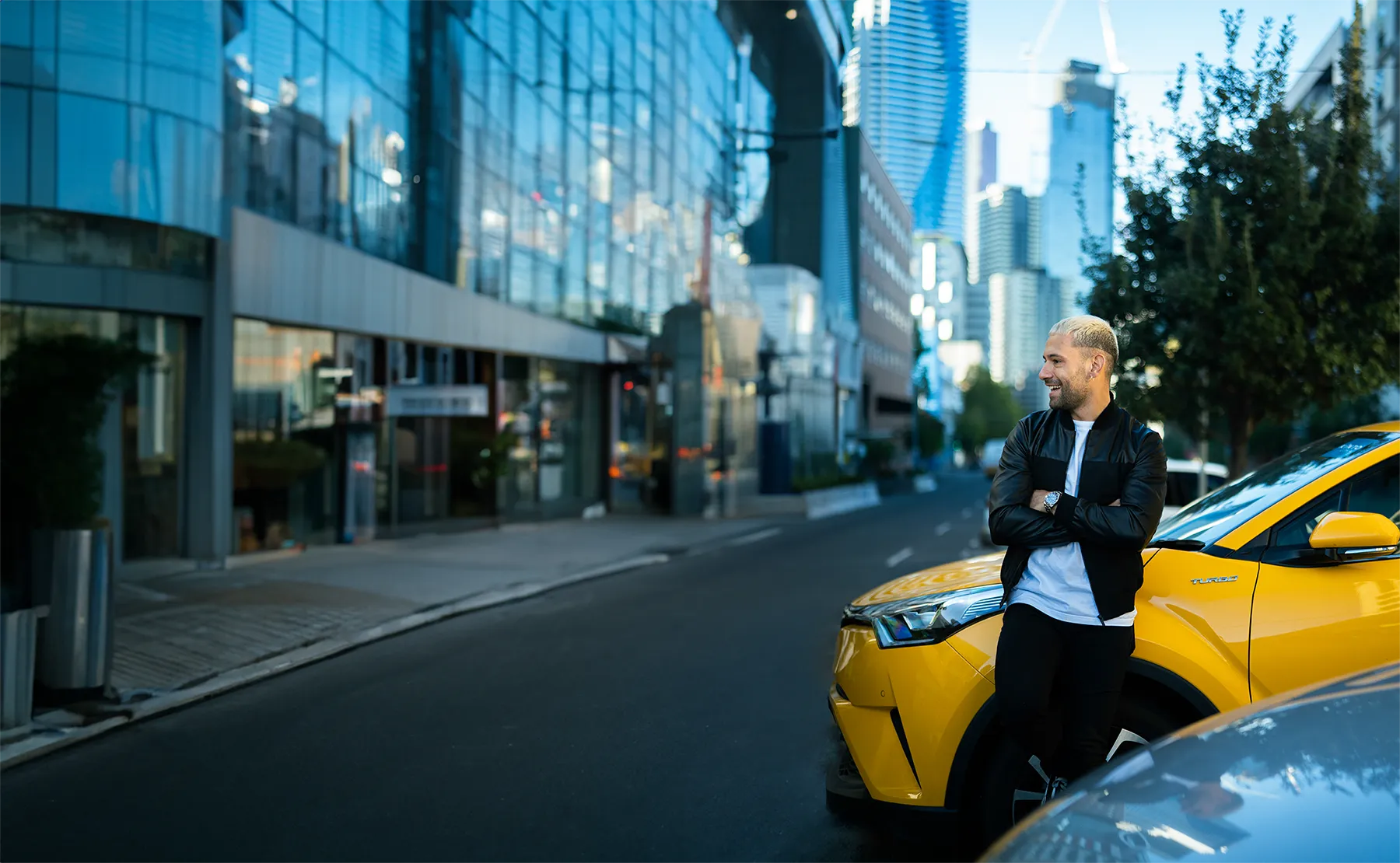 KINTO Toyota Care rental urban casual man